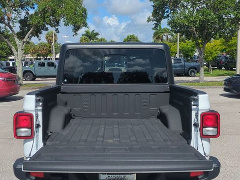 Used 2024 Jeep Gladiator Sport AWD/4WD image 14