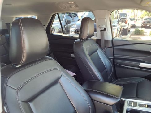 Used 2023 Ford Explorer XLT w/ Equipment Group 202A RWD image 12