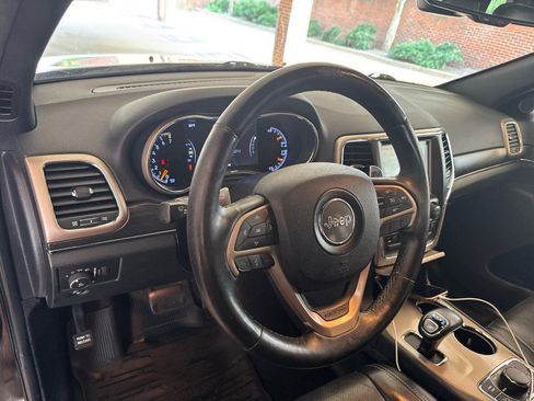 Used 2015 Jeep Grand Cherokee Limited w/ Luxury Group II AWD/4WD image 16
