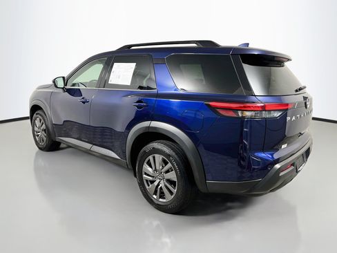 Used 2025 Nissan Pathfinder SV FWD image 8