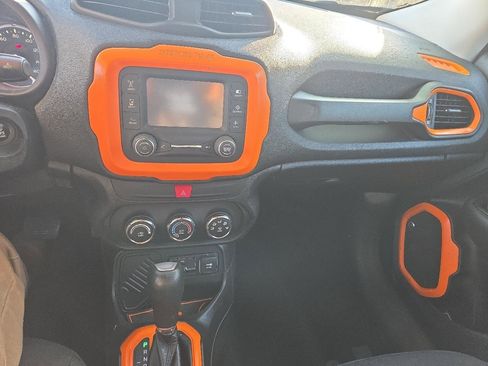 Used 2016 Jeep Renegade 75th Anniversary image 9