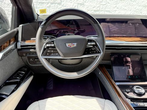New 2026 Cadillac Escalade Platinum Sport w/ LPO, ONYX Package AWD/4WD image 32