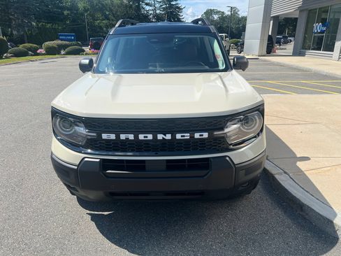Used 2025 Ford Bronco Sport Outer Banks w/ Outer Banks Tech Package+ AWD/4WD image 2