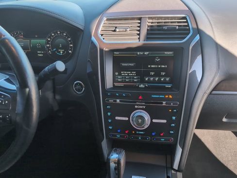 Used 2016 Ford Explorer Platinum image 12