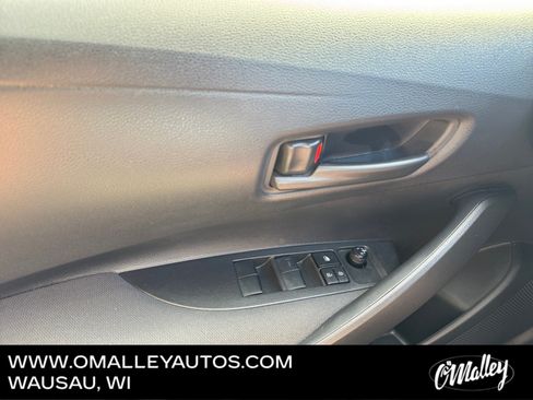 Used 2022 Toyota Corolla LE FWD image 19