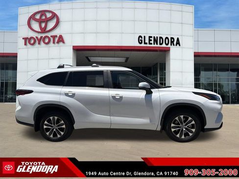 Certified 2025 Toyota Highlander XLE AWD/4WD image 12