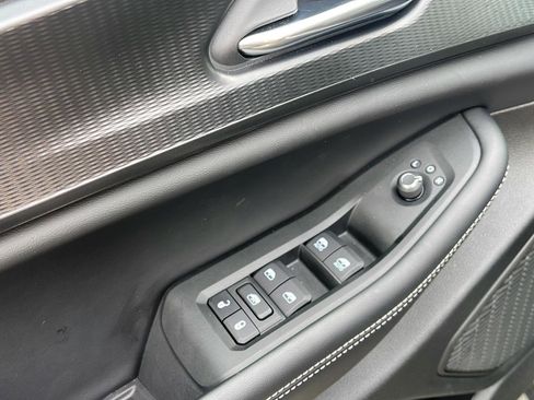 Used 2025 Jeep Grand Cherokee Altitude image 12