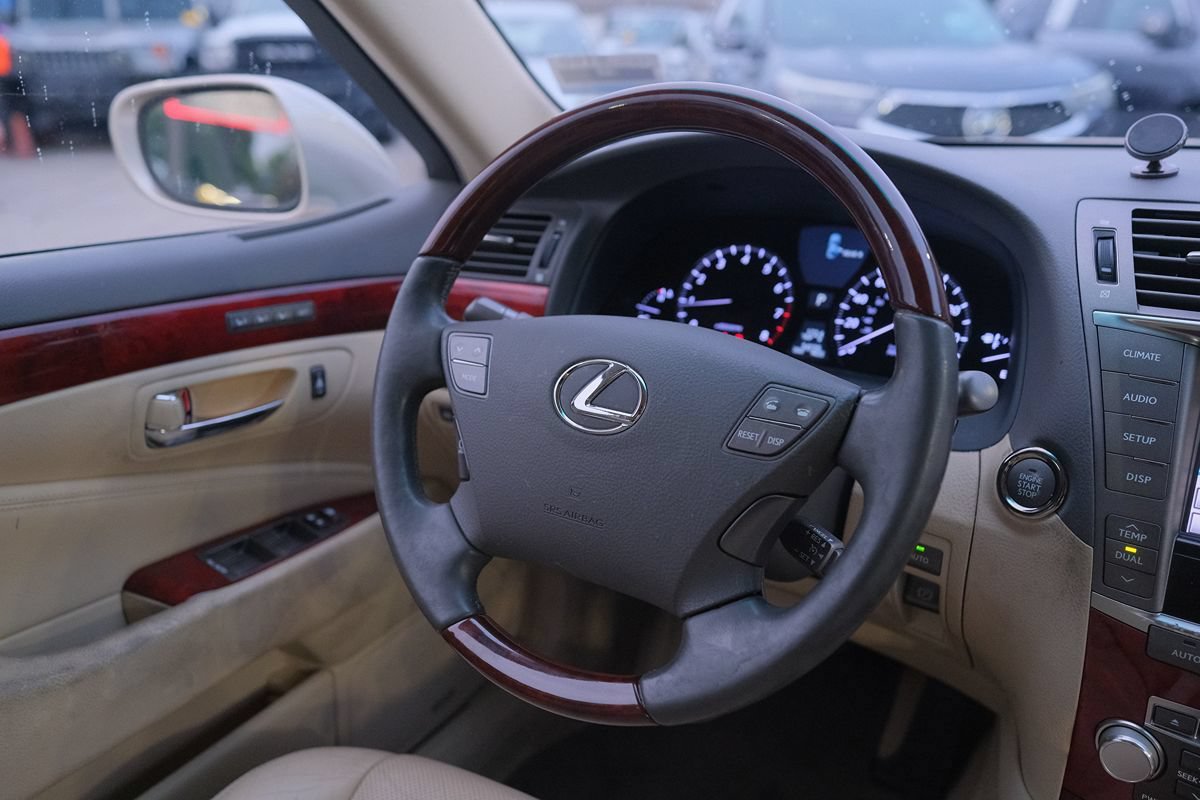 Used 2011 Lexus LS 460 w/ Comfort Pkg RWD image 38