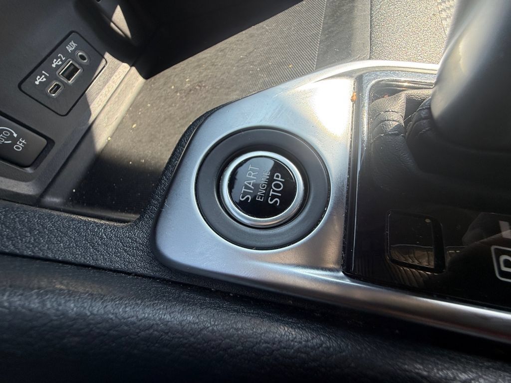 Used 2025 Nissan Sentra SV FWD image 33