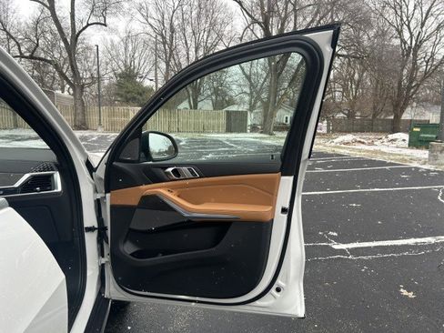 Used 2024 BMW X5 xDrive40i w/ Premium Package image 30