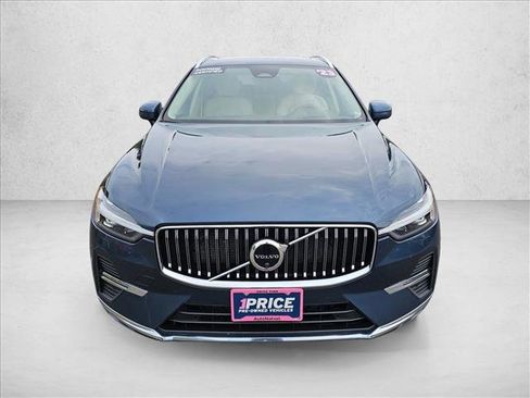 Used 2023 Volvo XC60 B5 Ultimate image 2