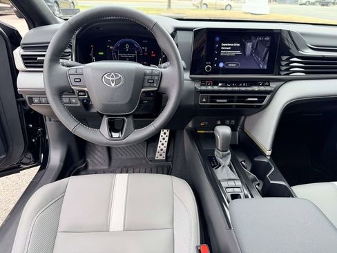 Certified 2025 Toyota Camry SE w/ Convenience Package image 2