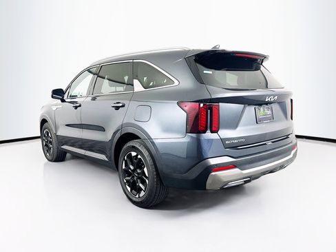 Used 2024 Kia Sorento S image 5