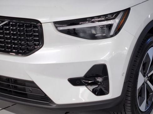 Certified 2026 Volvo XC40 B5 Plus AWD/4WD image 12