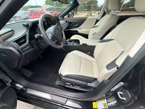 Used 2023 Lexus ES 300h Ultra Luxury w/ Accessory Package (Z2) FWD image 8