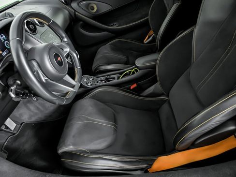 Used 2018 McLaren 570S Spider image 27