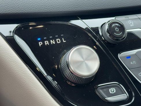 Used 2022 Chrysler Pacifica Touring-L FWD image 23