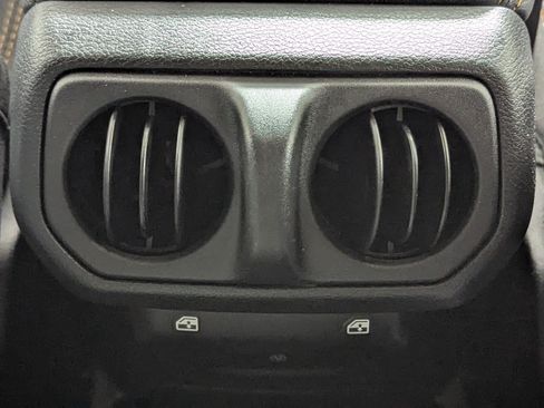 Used 2025 Jeep Wrangler Unlimited Sahara AWD/4WD image 22