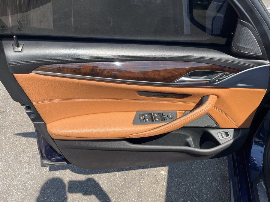 Used 2018 BMW 540i xDrive AWD/4WD image 9