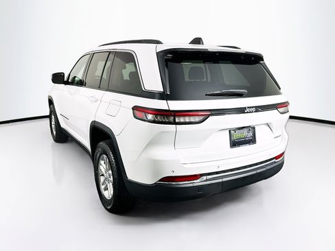 Used 2023 Jeep Grand Cherokee Laredo w/ Luxury Tech Group I RWD image 5