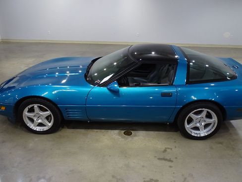 Used 1994 Chevrolet Corvette Coupe RWD image 5