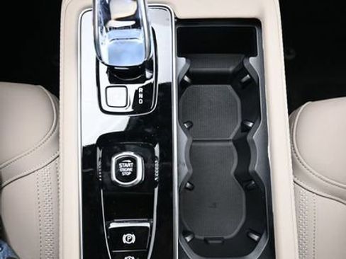 New 2026 Volvo XC90 B6 Plus w/ Protection Package Premier image 11