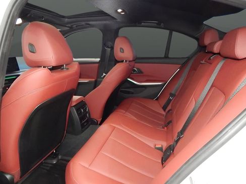 Used 2025 BMW 330i xDrive Sedan w/ M Sport Package image 31