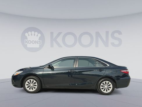 Used 2017 Toyota Camry LE FWD image 2