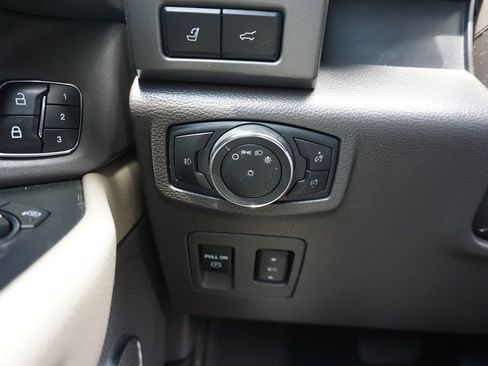 Used 2019 Ford Expedition XLT w/ Equipment Group 202A RWD image 5