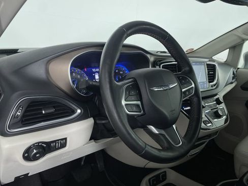 Used 2019 Chrysler Pacifica Touring-L Plus w/ Advanced Safetytec Group image 28