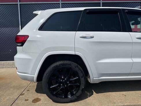 Used 2020 Jeep Grand Cherokee Altitude image 5