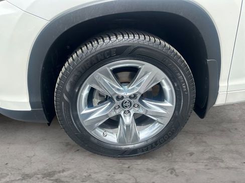 Certified 2019 Toyota Highlander Limited AWD/4WD image 9