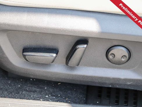 Used 2025 Nissan Rogue SL AWD/4WD image 15