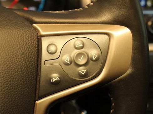 Used 2022 GMC Canyon Denali w/ Denali Black Edition Package image 9