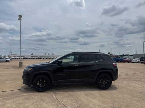 Used 2025 Jeep Compass Latitude w/ Altitude Special Edition AWD/4WD image 12