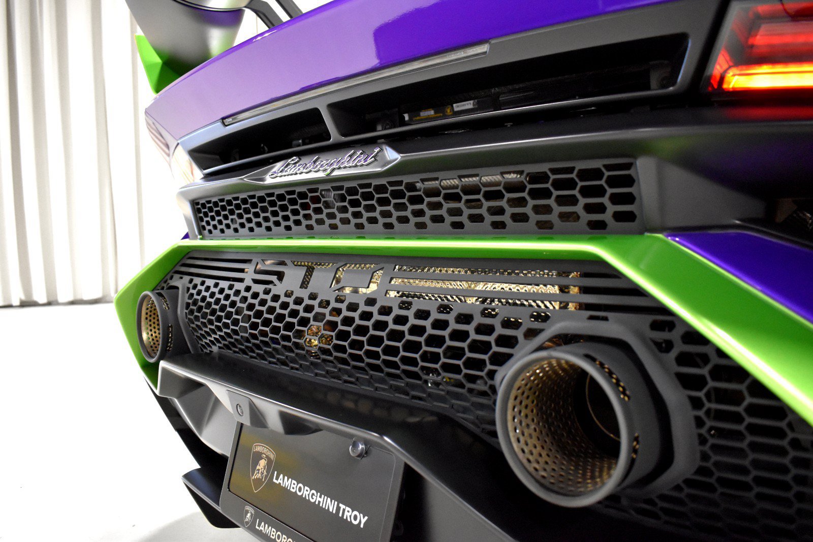 Used 2023 Lamborghini Huracan STO RWD image 10