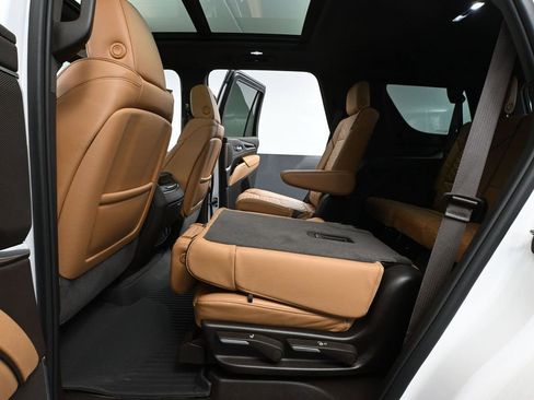 Used 2024 Cadillac Escalade Sport w/ LPO, ONYX Package image 45