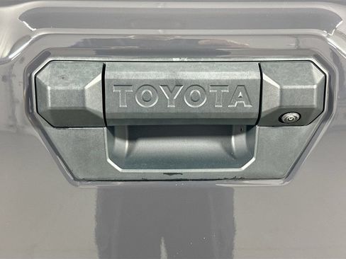 Certified 2025 Toyota Tacoma SR5 AWD/4WD image 18