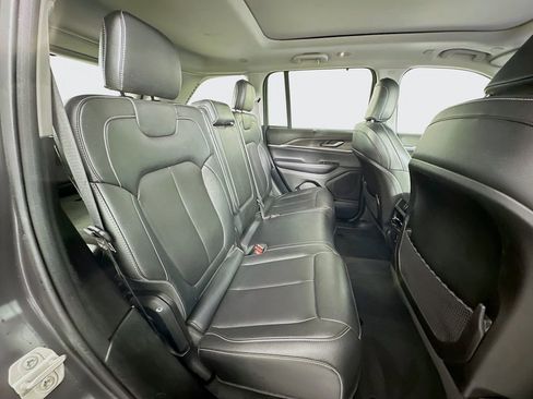 Used 2024 Jeep Grand Cherokee Limited w/ Luxury Tech Group II image 28