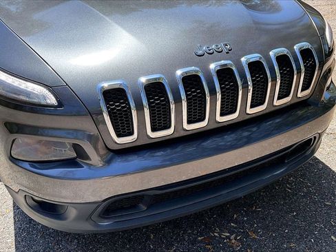 Used 2017 Jeep Cherokee Latitude w/ Comfort/Convenience Group FWD image 33
