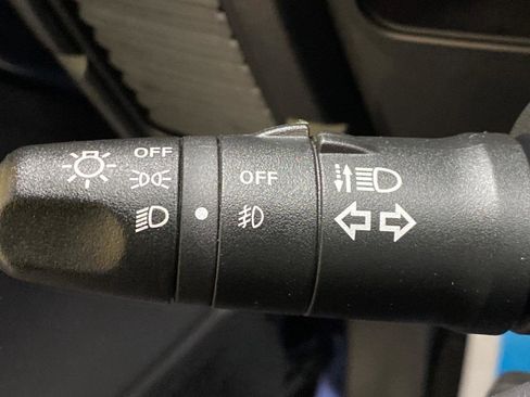 Used 2012 Nissan Titan SV w/ SV Premium Utility Pkg AWD/4WD image 16