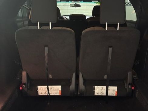 Used 2016 Ford Explorer XLT image 44