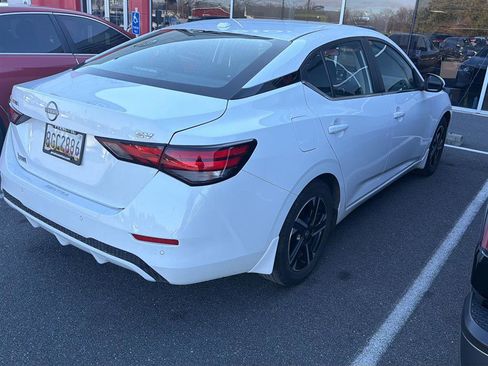 Used 2024 Nissan Sentra SV image 3