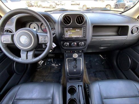 Used 2017 Jeep Patriot High Altitude image 14