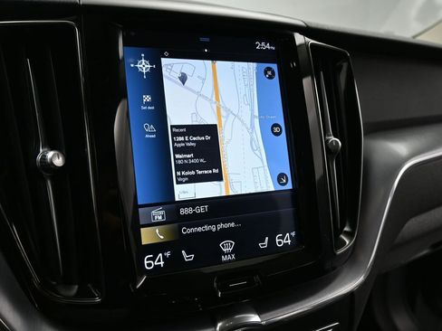 Used 2020 Volvo XC60 T5 Momentum w/ Protection Package Premier image 18