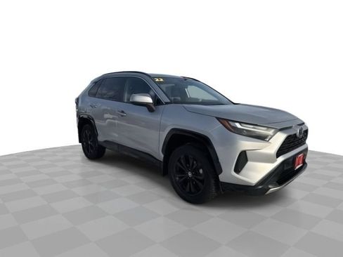 Used 2022 Toyota RAV4 SE w/ Convenience Package image 2