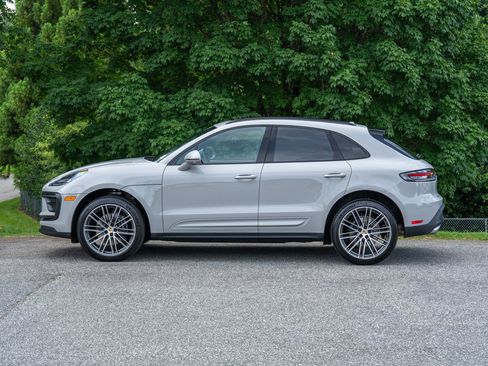 Certified 2026 Porsche Macan AWD/4WD image 2