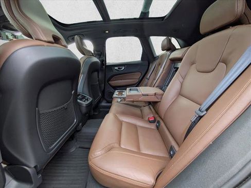 Used 2022 Volvo XC60 B5 Inscription w/ Advanced Package image 22