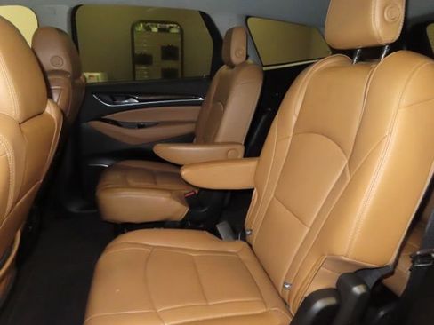 Used 2018 Buick Enclave Essence image 13