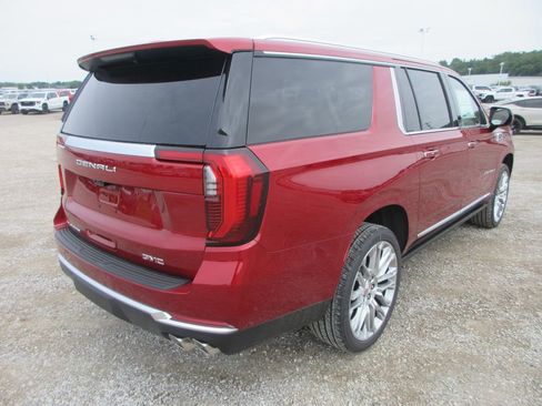New 2026 GMC Yukon XL Denali w/ Denali Reserve Package AWD/4WD image 4